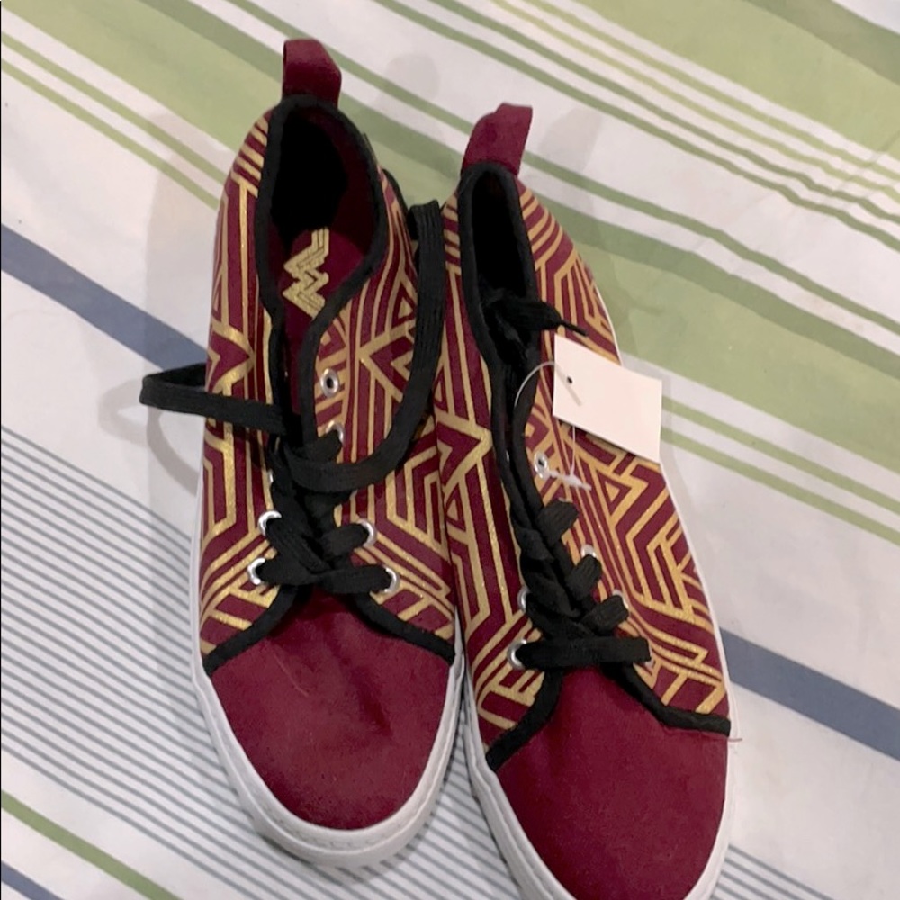 Wonder Woman canvas sneaker